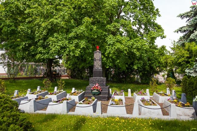 Lubawa, pomnik poleglych zolnierzy radzieckich. EU, PL, Kujaw-Pom.